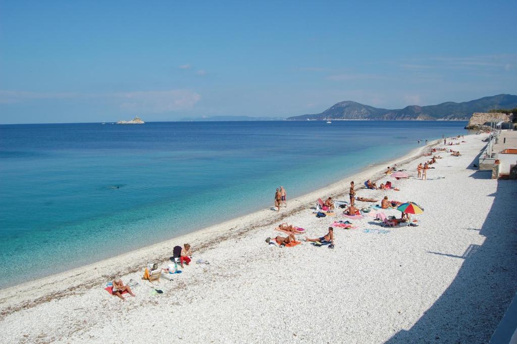 Hotel Villa Ombrosa Portoferraio Oda fotoğraf
