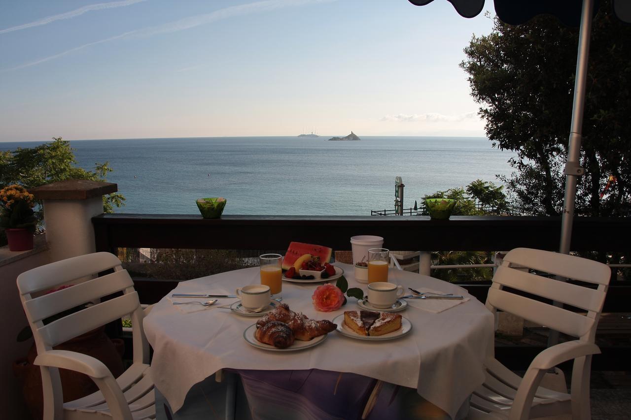 Hotel Villa Ombrosa Portoferraio Oda fotoğraf