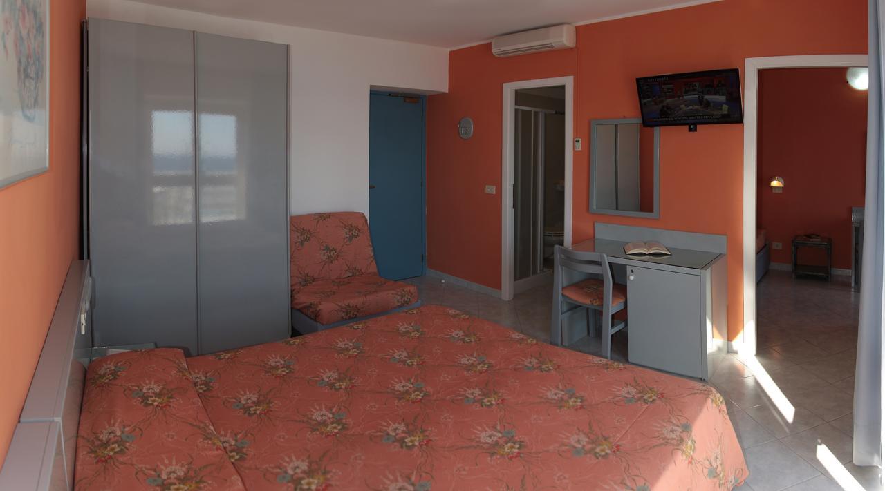 Hotel Villa Ombrosa Portoferraio Oda fotoğraf