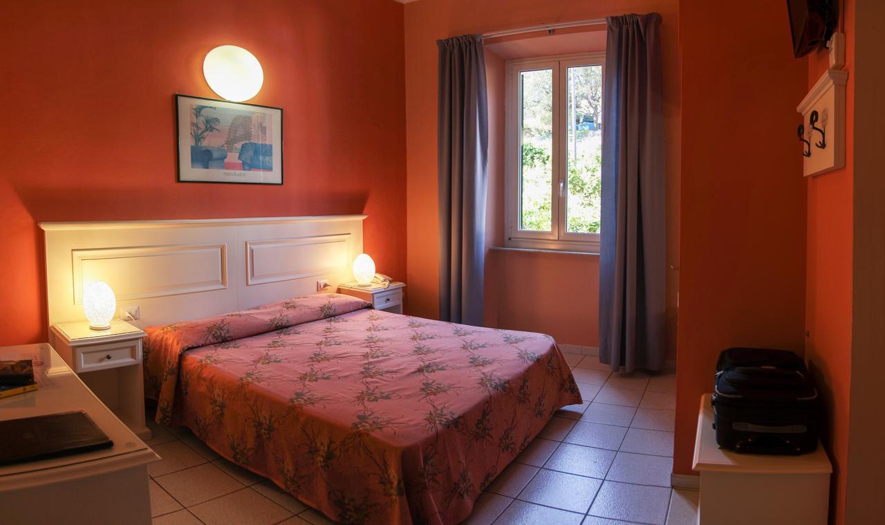 Hotel Villa Ombrosa Portoferraio Oda fotoğraf