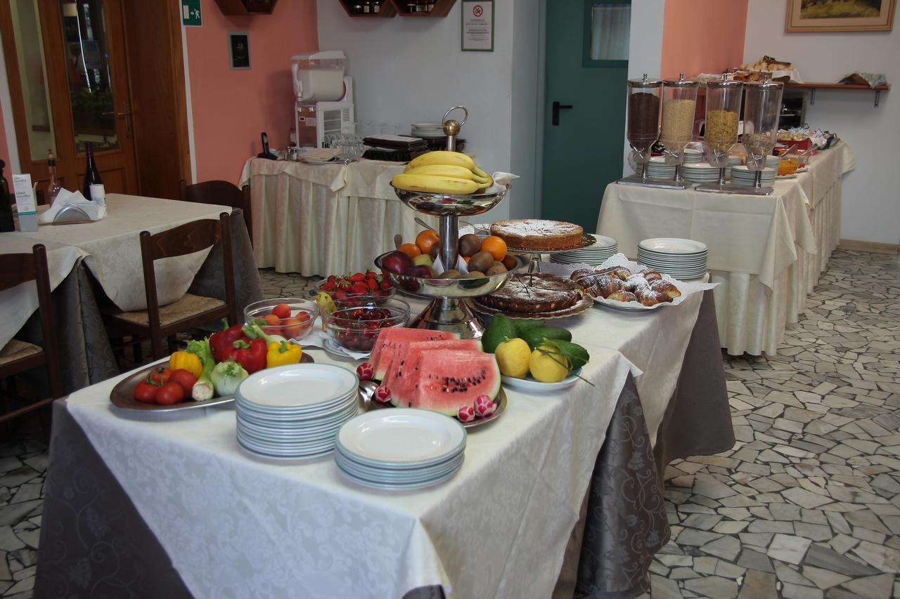 Hotel Villa Ombrosa Portoferraio Oda fotoğraf