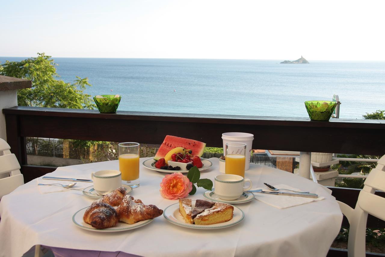 Hotel Villa Ombrosa Portoferraio Oda fotoğraf