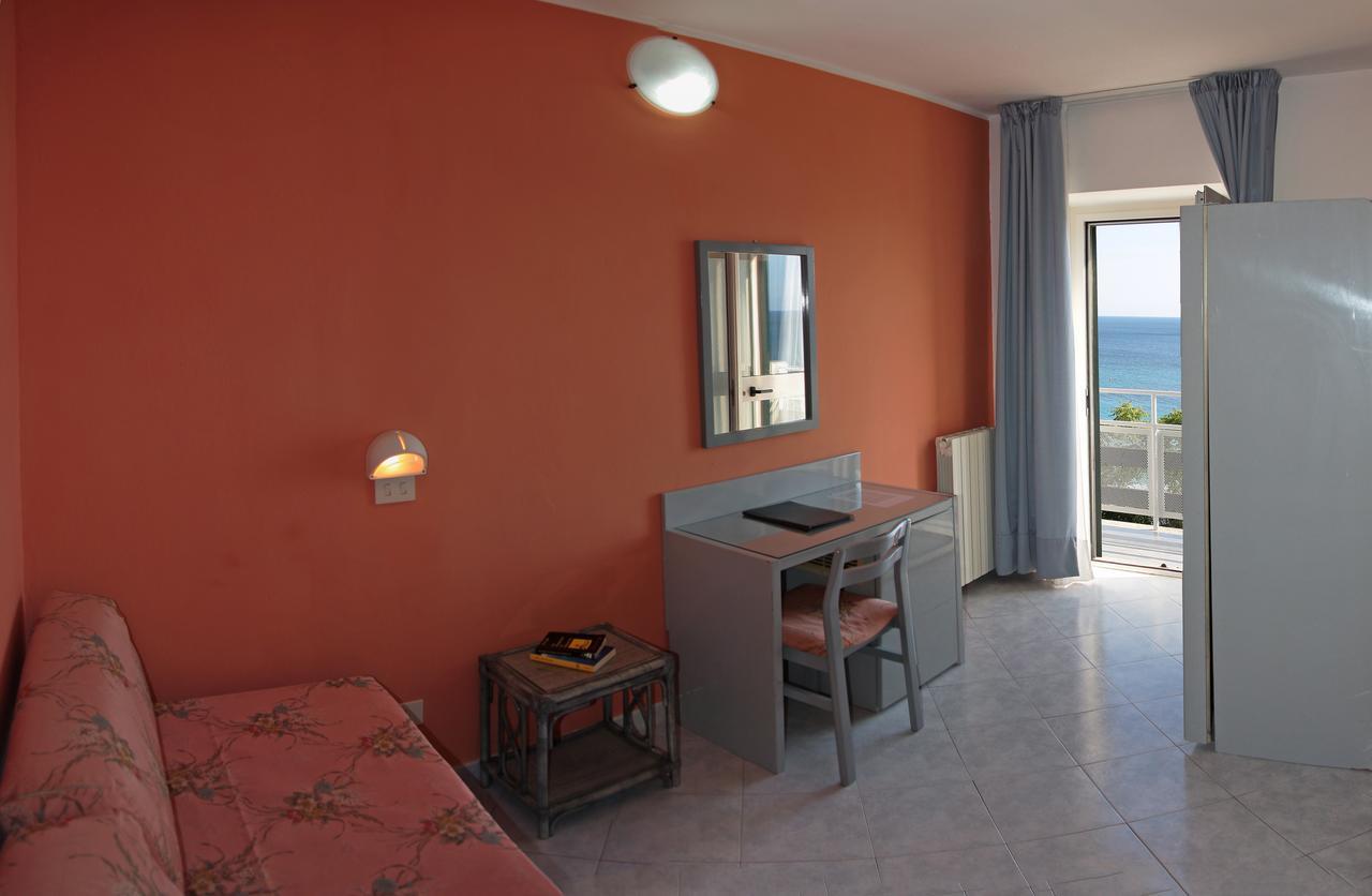 Hotel Villa Ombrosa Portoferraio Oda fotoğraf