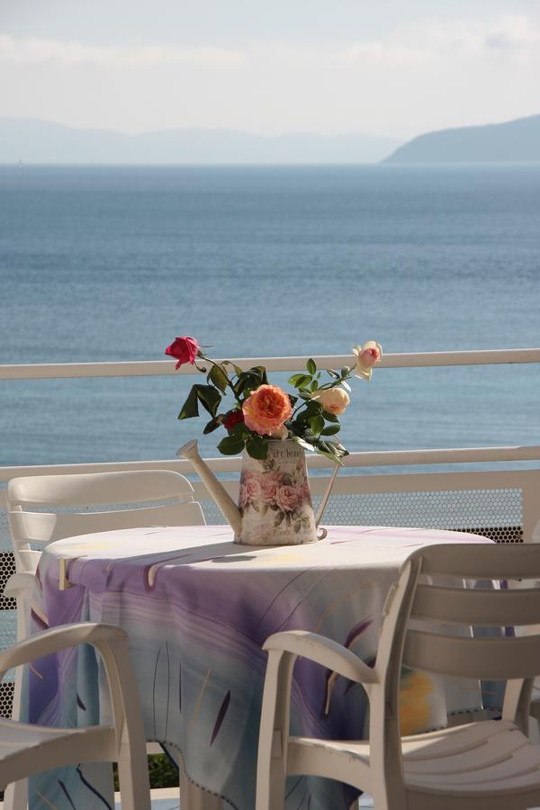 Hotel Villa Ombrosa Portoferraio Oda fotoğraf