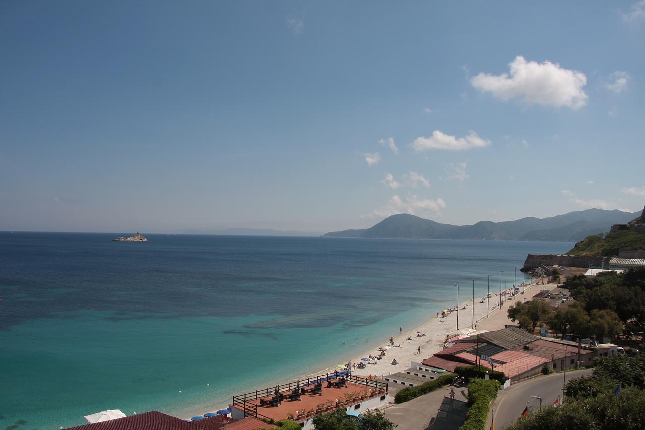 Hotel Villa Ombrosa Portoferraio Oda fotoğraf